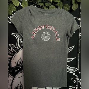 I am selling a grey tee shirt from aéropostale.